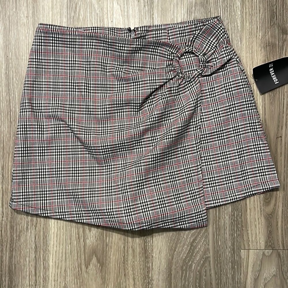 Black red white plaid skort